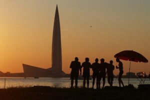 «Туда приезжают со всего города». Как петербуржцы отдыхали на пляже Васильевского острова, который может исчезнуть из-за намыва